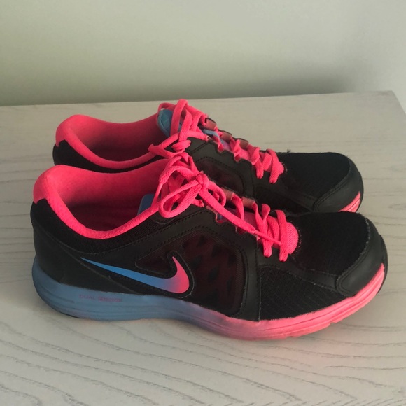 Nike Shoes - Nike Dual Fusion ST3 women’s size 8.5
